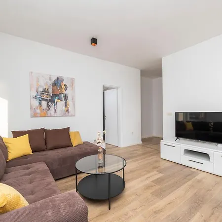 Eni 1 Apartment *