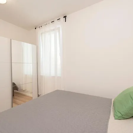 Eni 1 Apartment