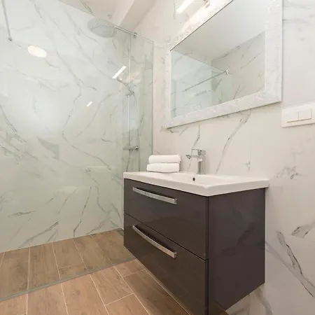 Eni 1 Apartment Mandre