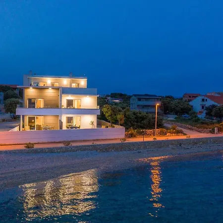 Eni 1 Apartment *