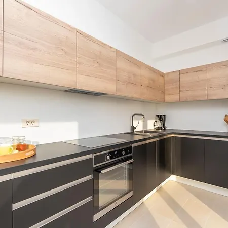 Apartment Eni 1 *