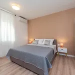 Eni 1 Apartamento *