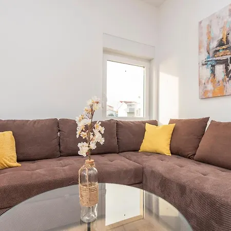 Eni 1 Apartamento