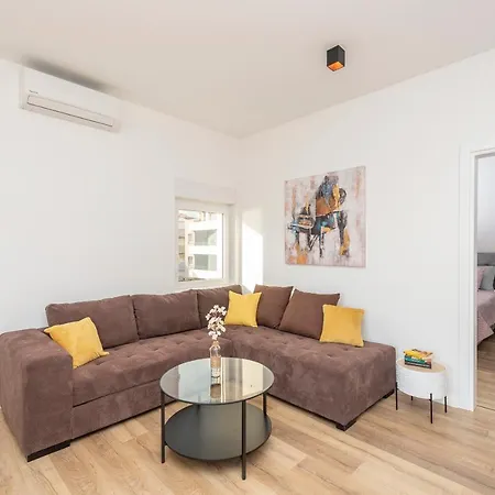 Eni 1 Apartman *