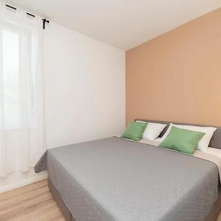 Eni 1 Apartman *